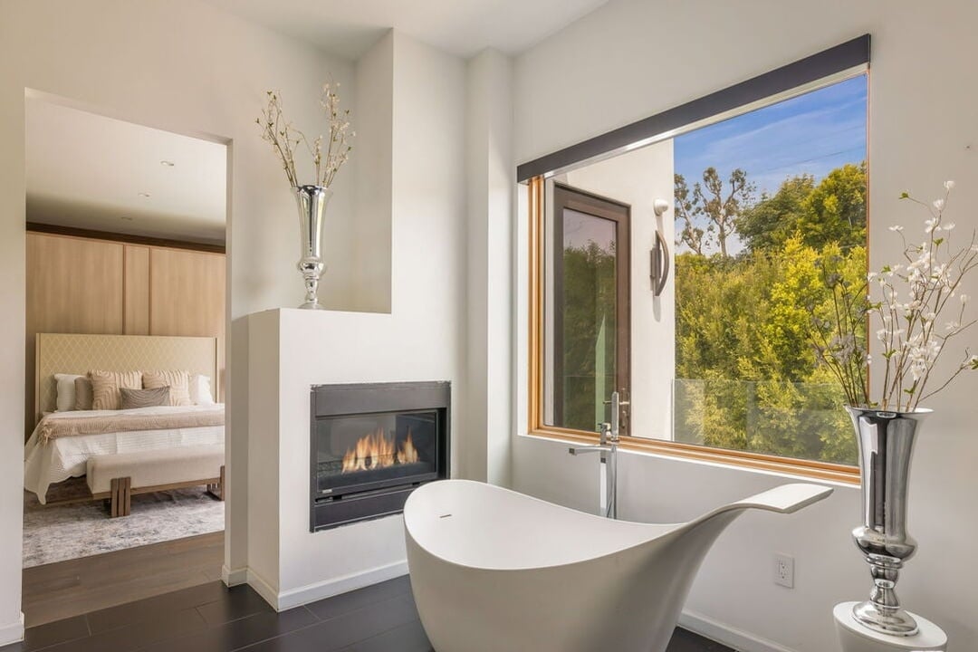 Aurelian Pavilion, W Sunset Blvd, 90049