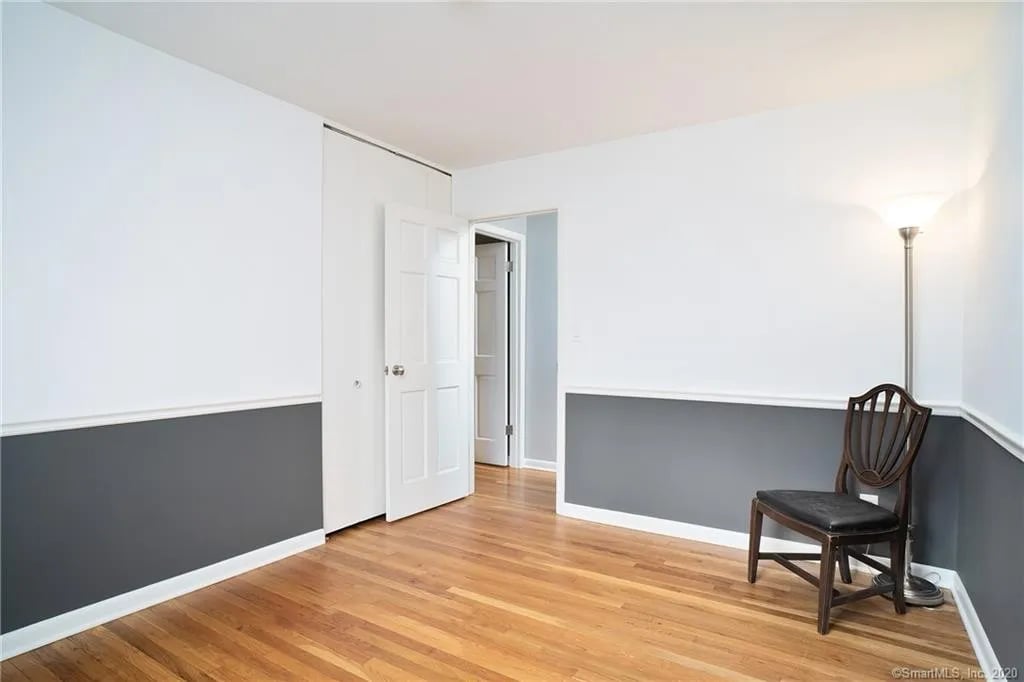 28 Surrey Dr, Norwalk