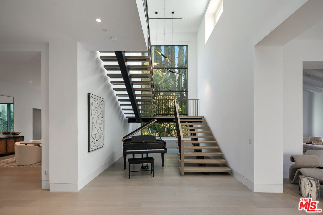 5376 Round Meadow Rd