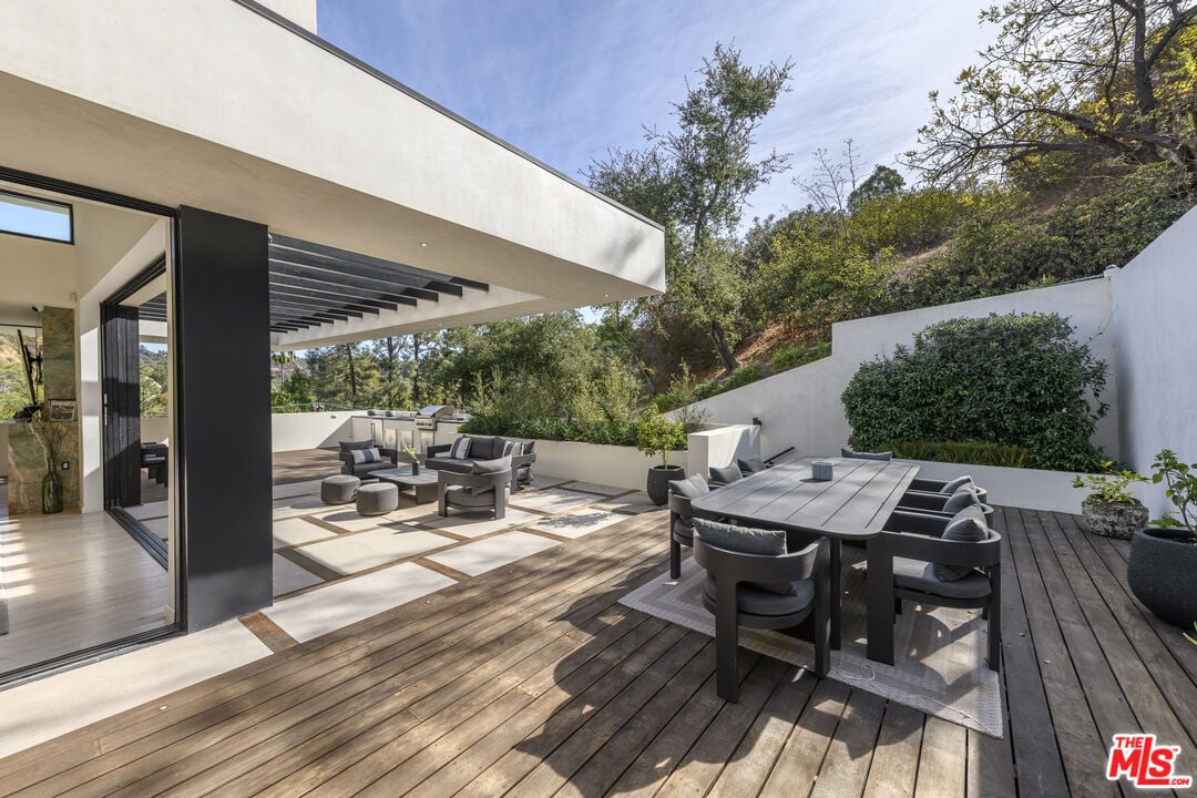 Pinnacle Manor, Willow Glen Rd, 90046