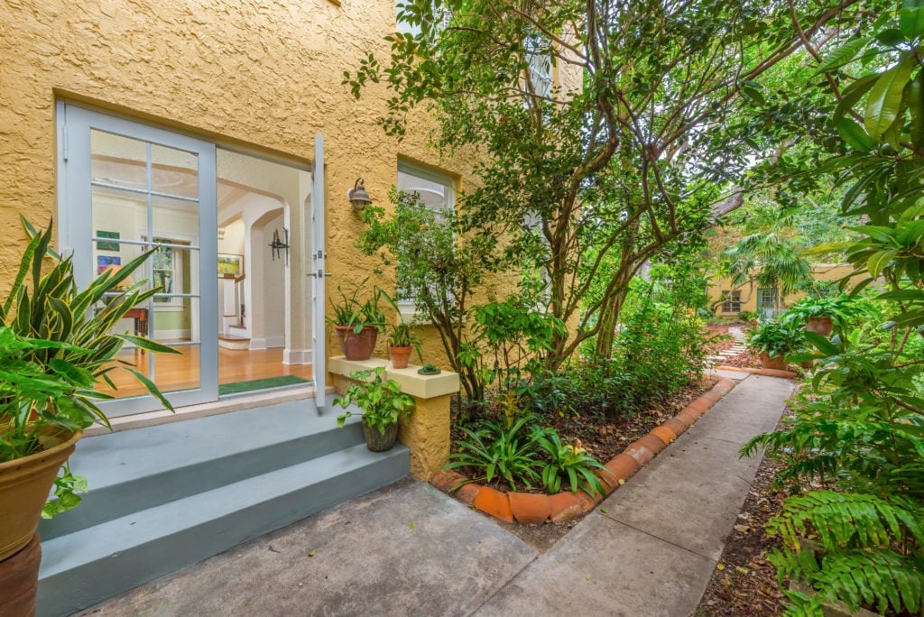 Chic Miami Beach Med-Deco Landmark Sells!