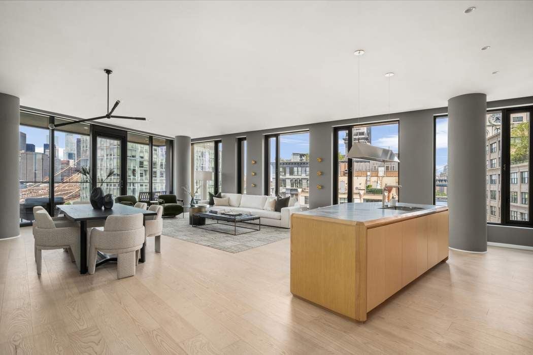 30 Front Strreet 15A