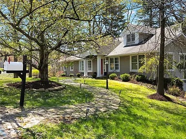 12 Wakefield Dr