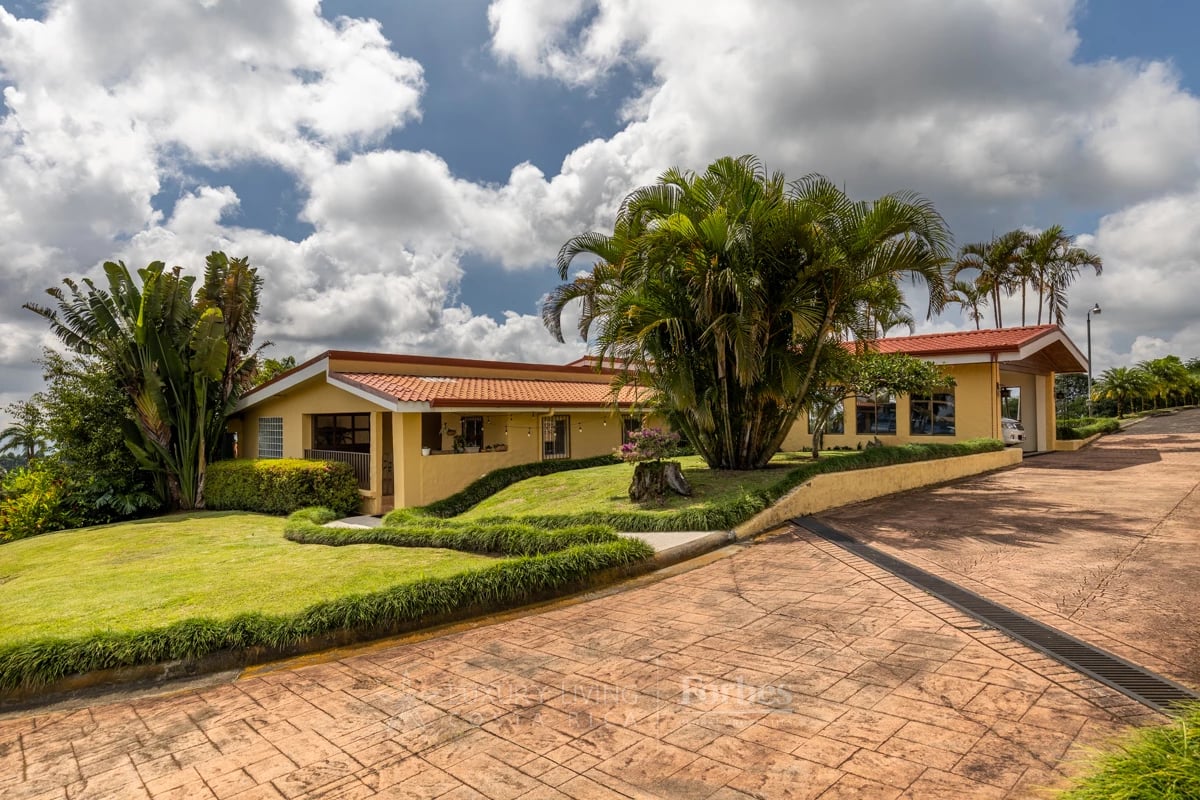 20090 - Luxurious Coffee Estate for Sale in the Mountains of Alajuela