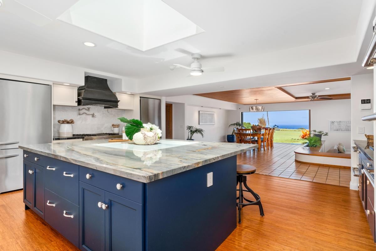 PUAKEA BAY DR - 11 ACRE ESTATE- 5 BEDROOM 6 BATHROOM RESIDENCE - RESORT STLYE POOL & SPA - $4,350,000