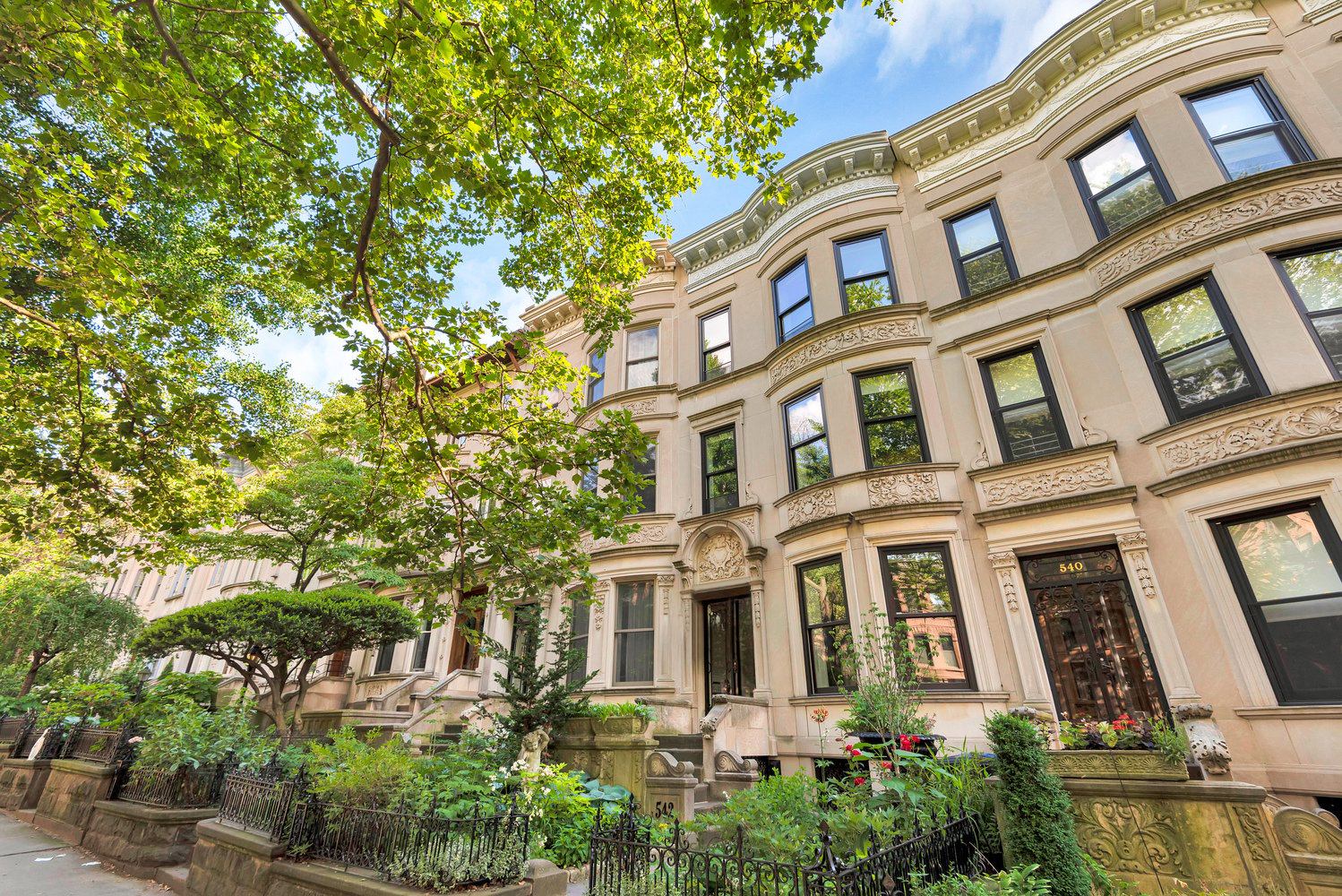 542 3RD Street