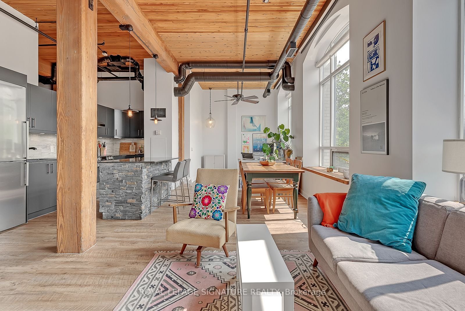 993 Queen St W 226