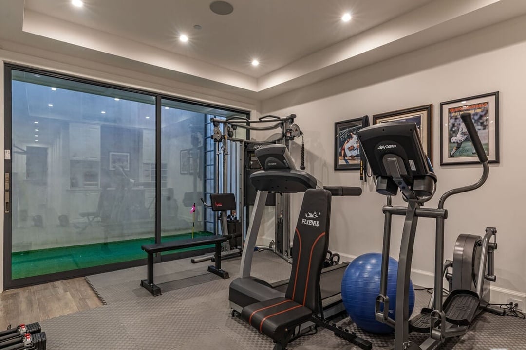 Monarch Reserve, N Norman Pl, 90049