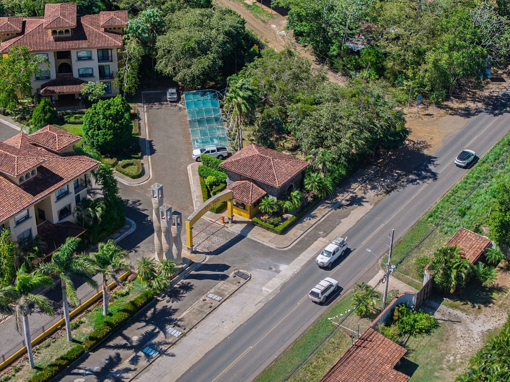 The Oaks #21 | Top-Floor, Turnkey Condo Minutes from Tamarindo