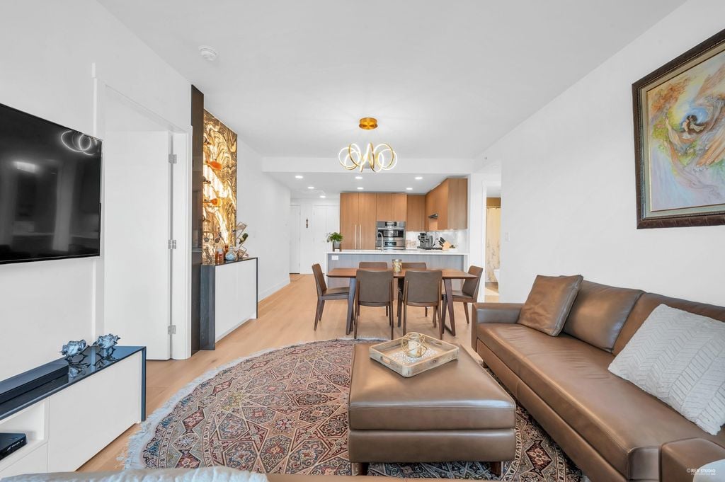 1210 E 27th St, #601