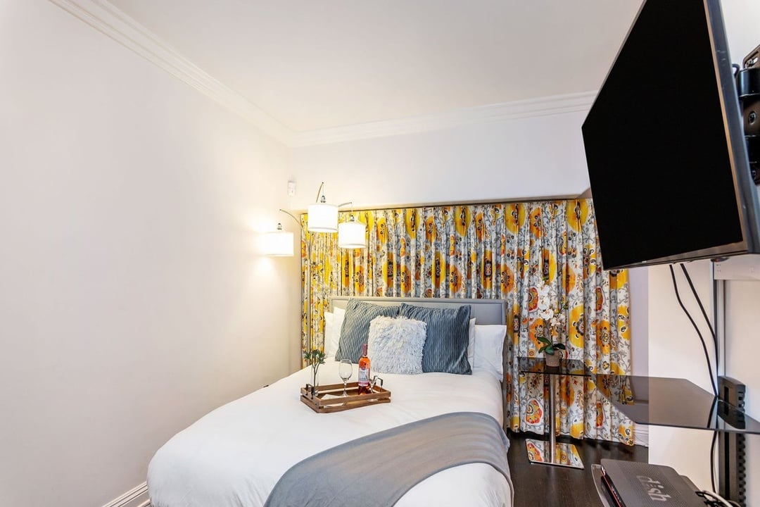 Mulholland Drive, 90068