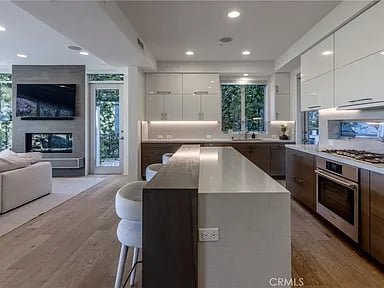 7350 Pacific View Dr