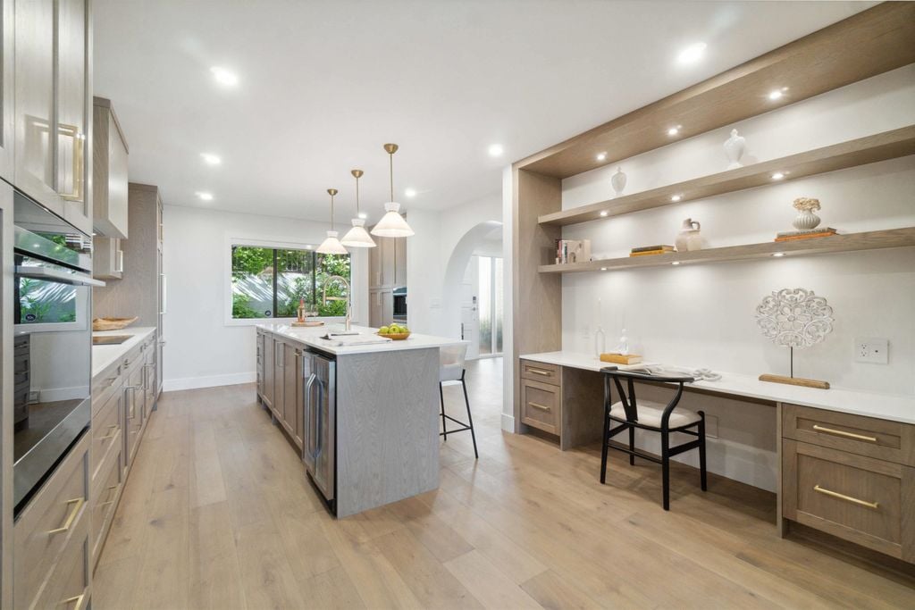 2206 Folkestone Way, #9