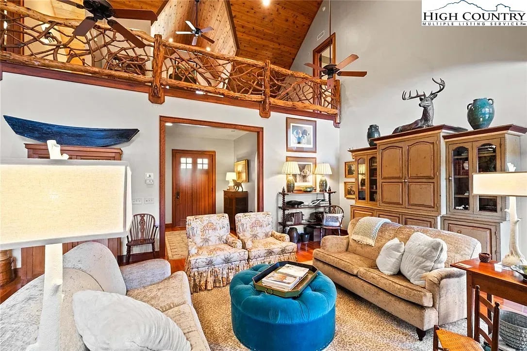 104 Ridge Dr