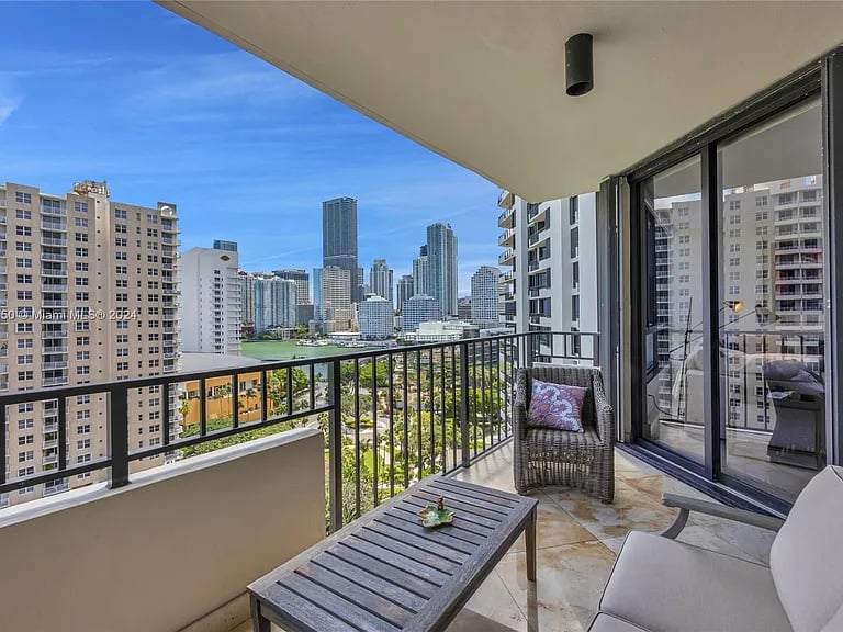 520 Brickell Key Dr #A1505