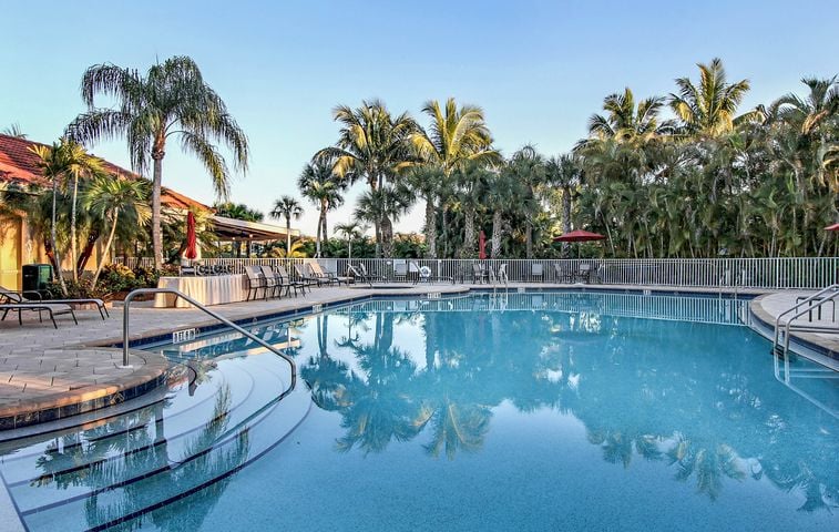 Naples Lakes Country Club