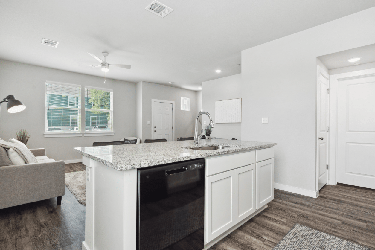  No rent until January 2026!