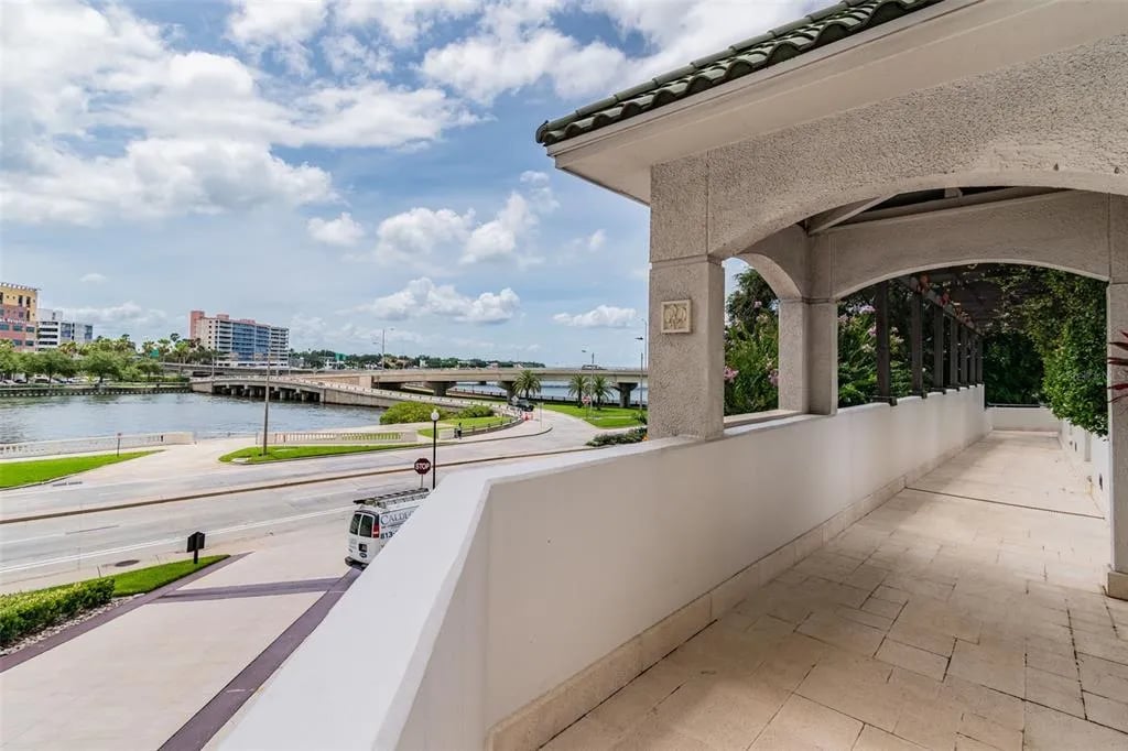 345 Bayshore Blvd, Apt 906