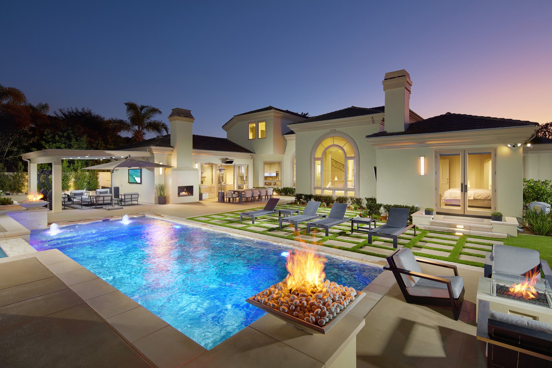 1 Elk Grove Ln