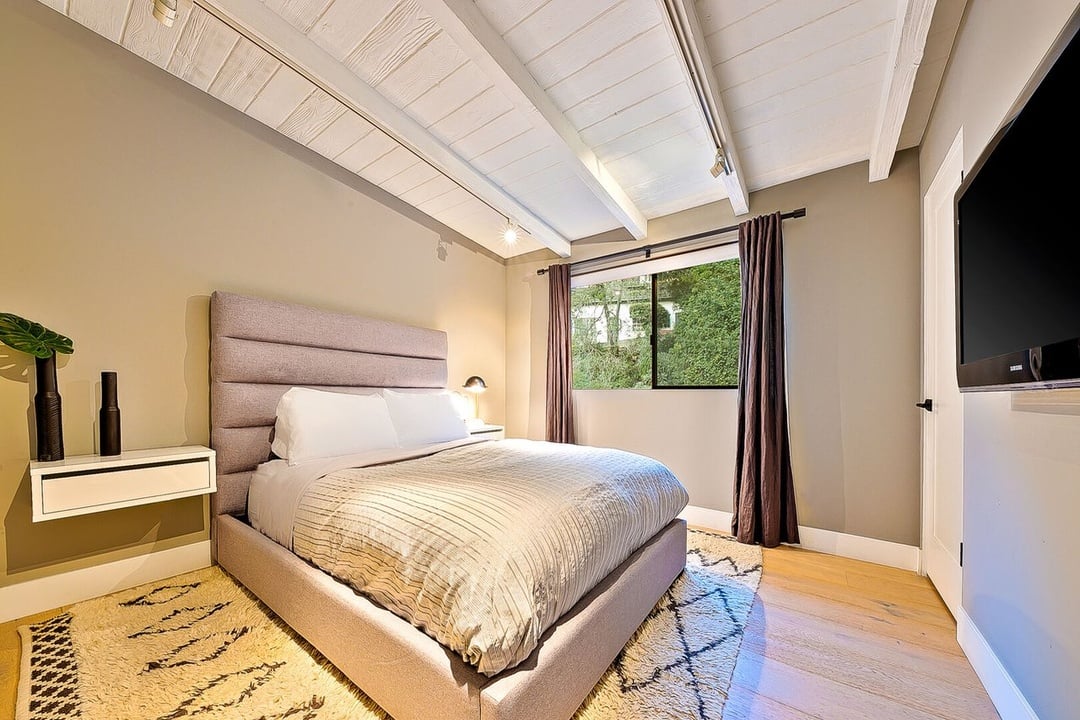 Aurora Villa