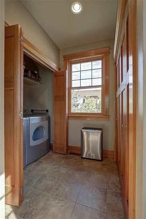 213 Clifden Dr