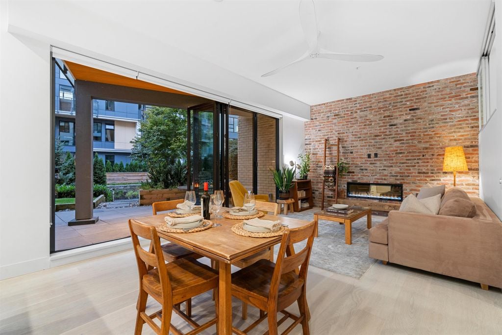 300 Salter St, #118