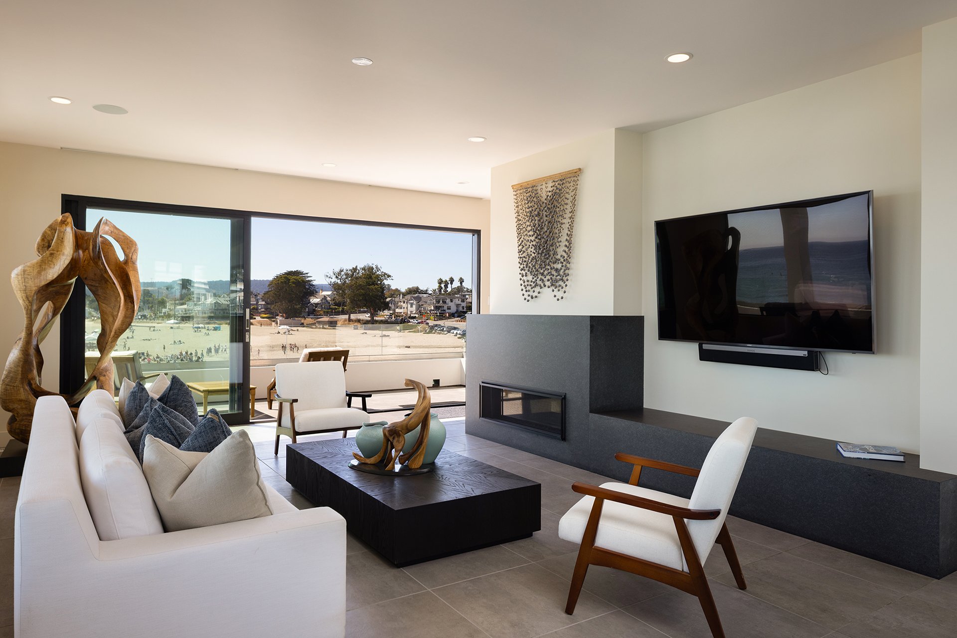 Contemporary Oceanfront Retreat