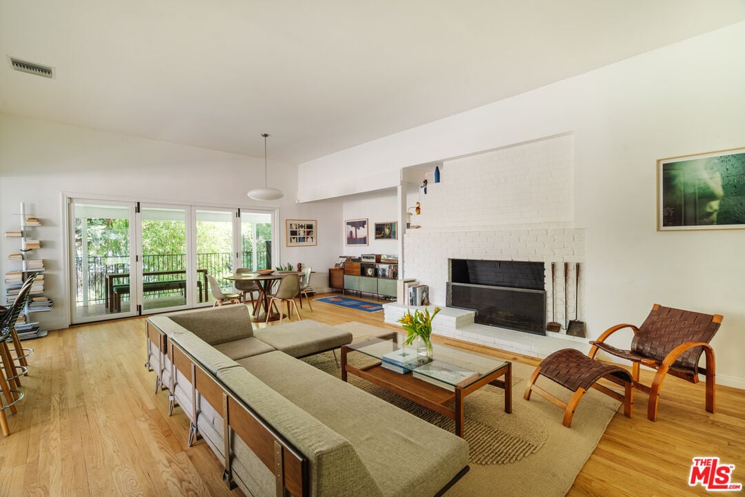 3512 Griffith Park Blvd