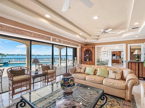 1010 Pine Point Road