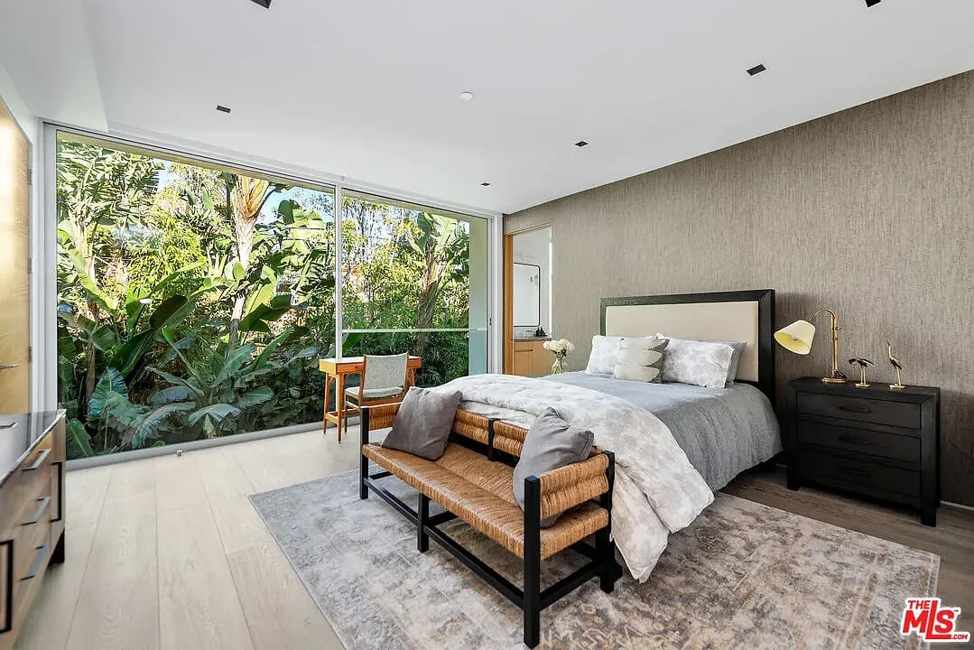 835 San Vicente Blvd