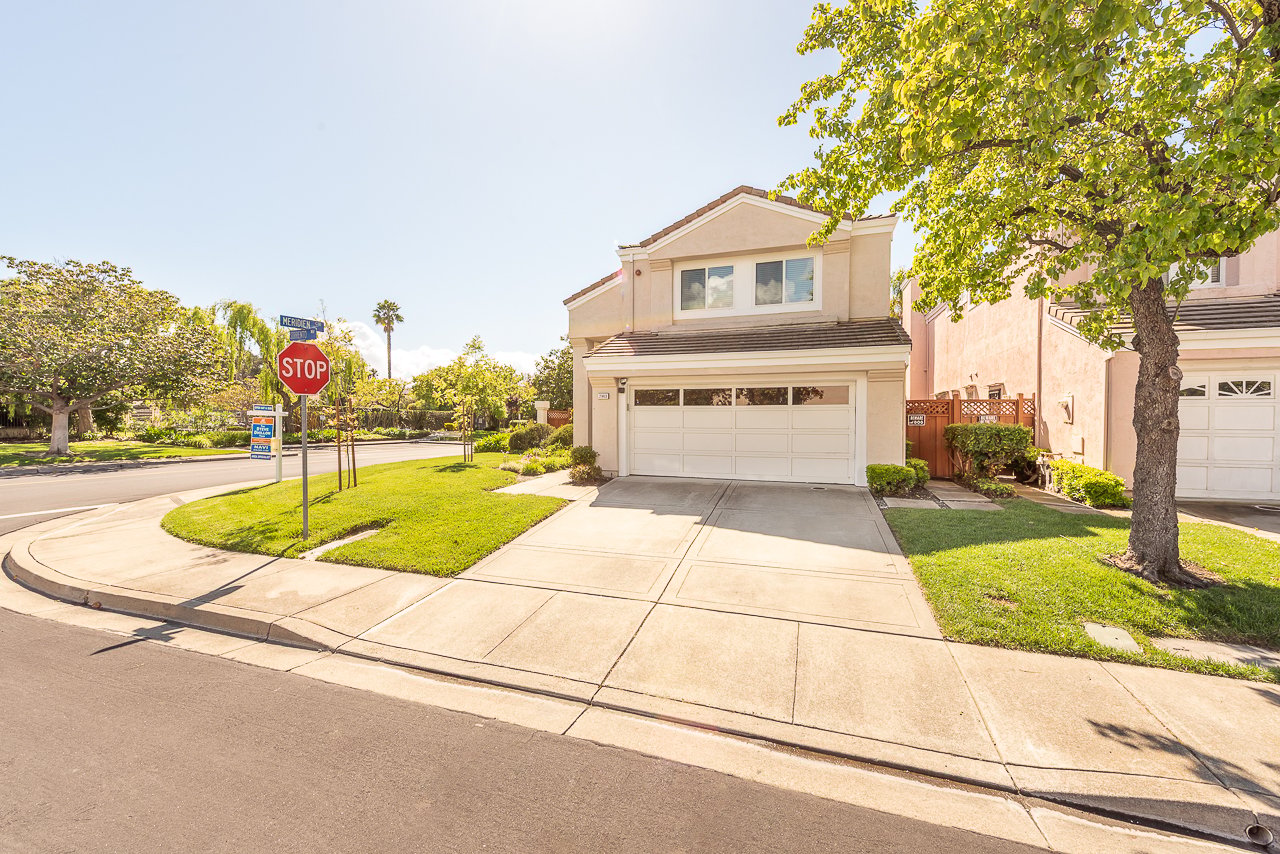 Meridien Court - Gated Community!