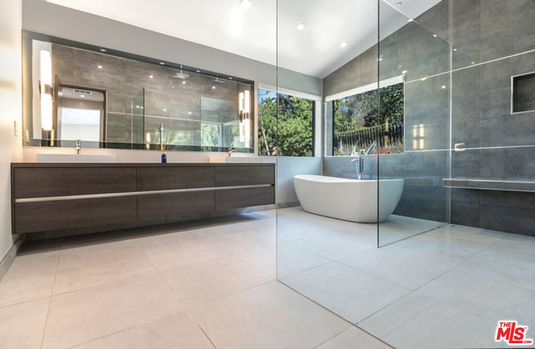 2122 Castle Heights Ave