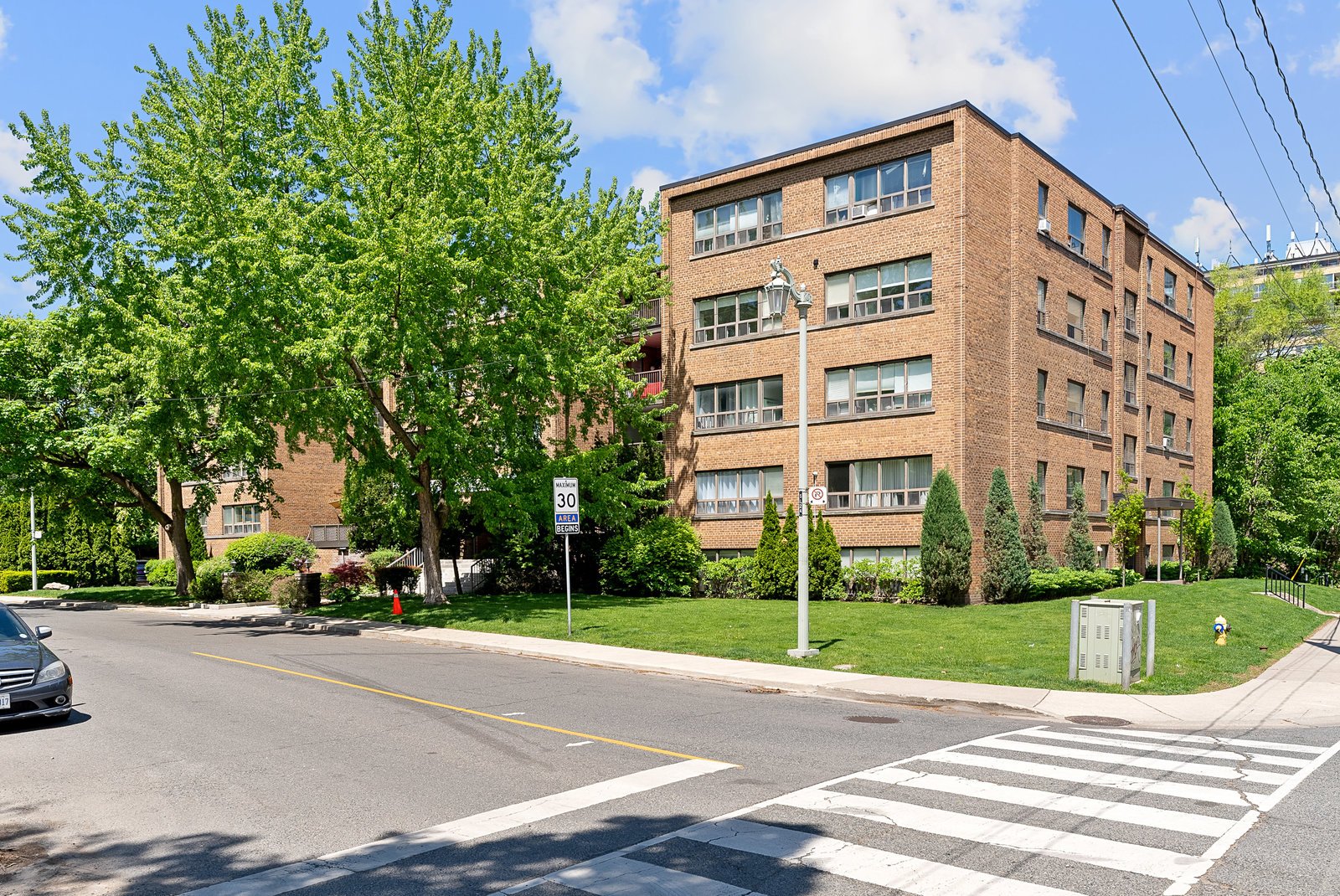 24 Shallmar Boulevard 311, Toronto C04 Unit: 311