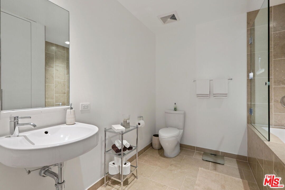 6250 Hollywood Blvd, #5J