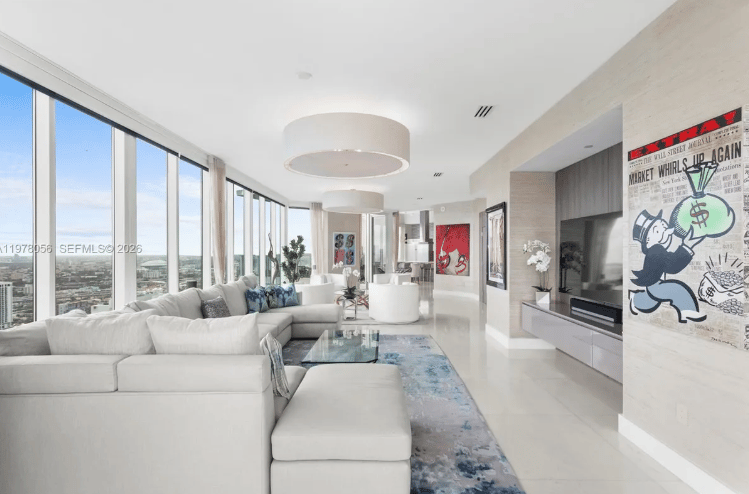 LUXURY IN THE MIAMI SKY