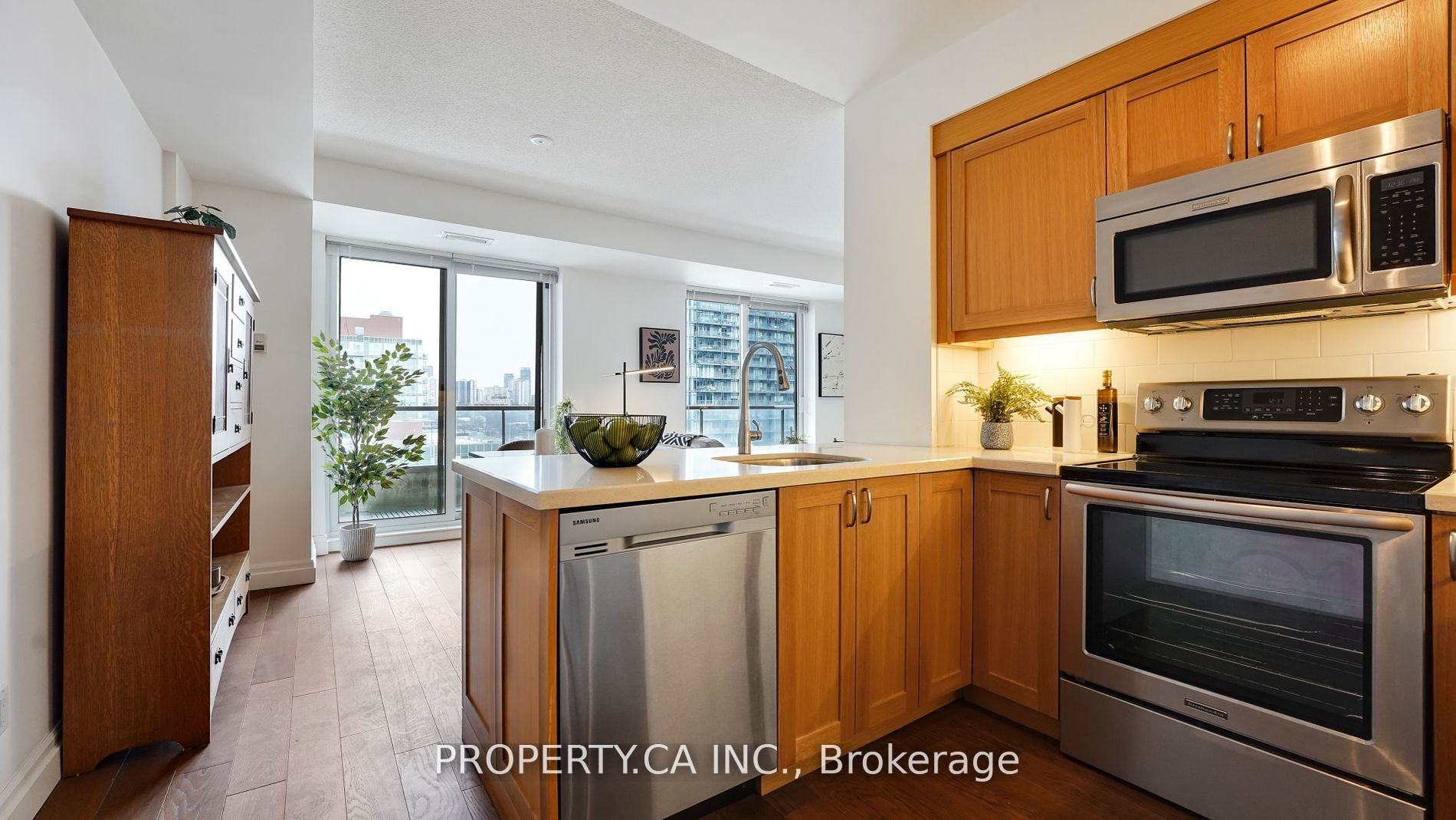 168 King St E 1212