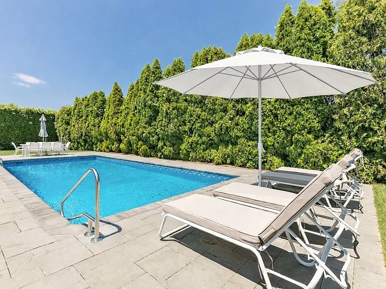 26 Meadowgrass Ln
