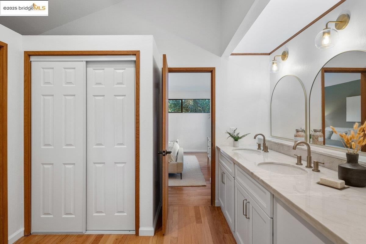 2112 Manzanita Dr