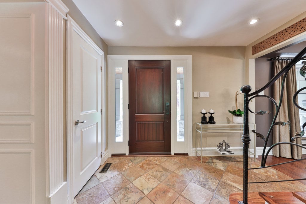 1293 Greenoaks Dr