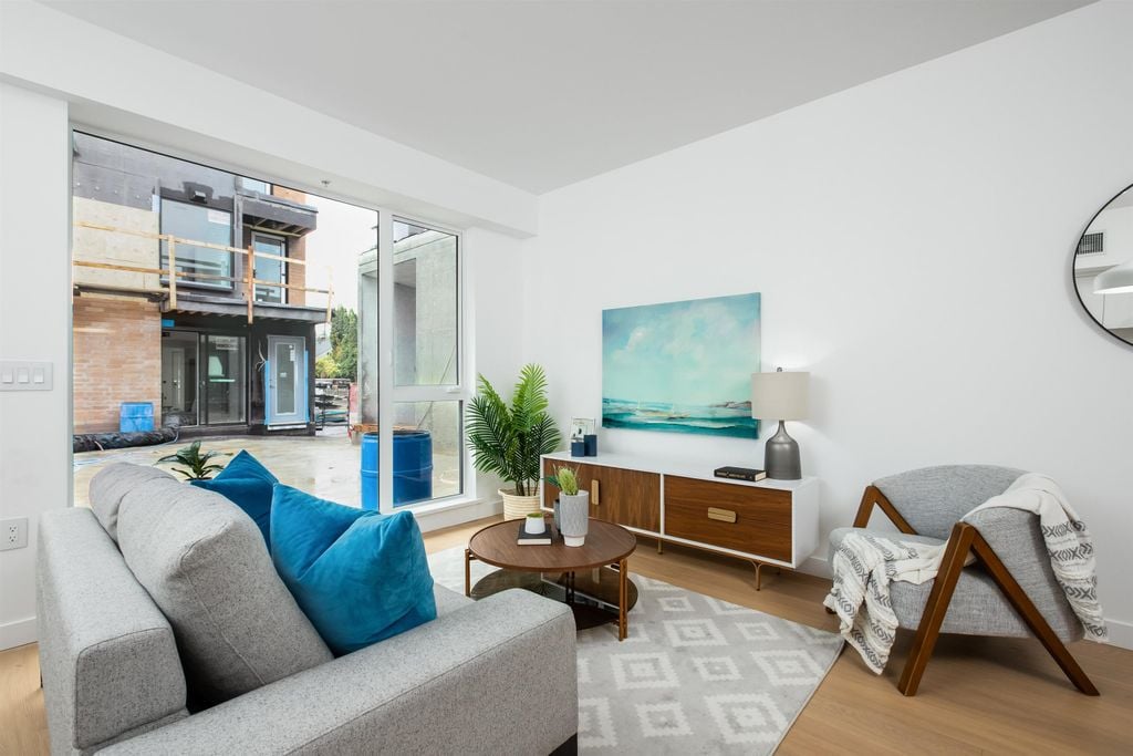82 W King Edward Ave