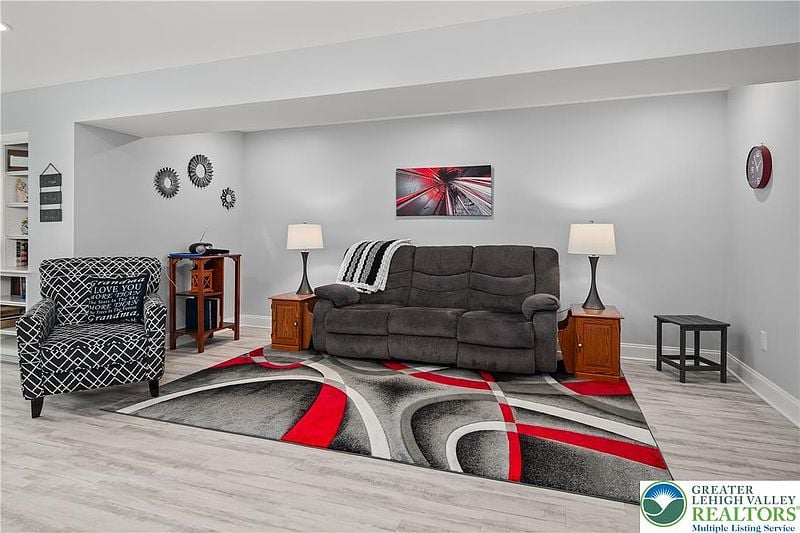 2912 SILVER CREEK CIRCLE