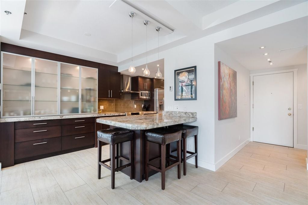 212 Davie St, #601