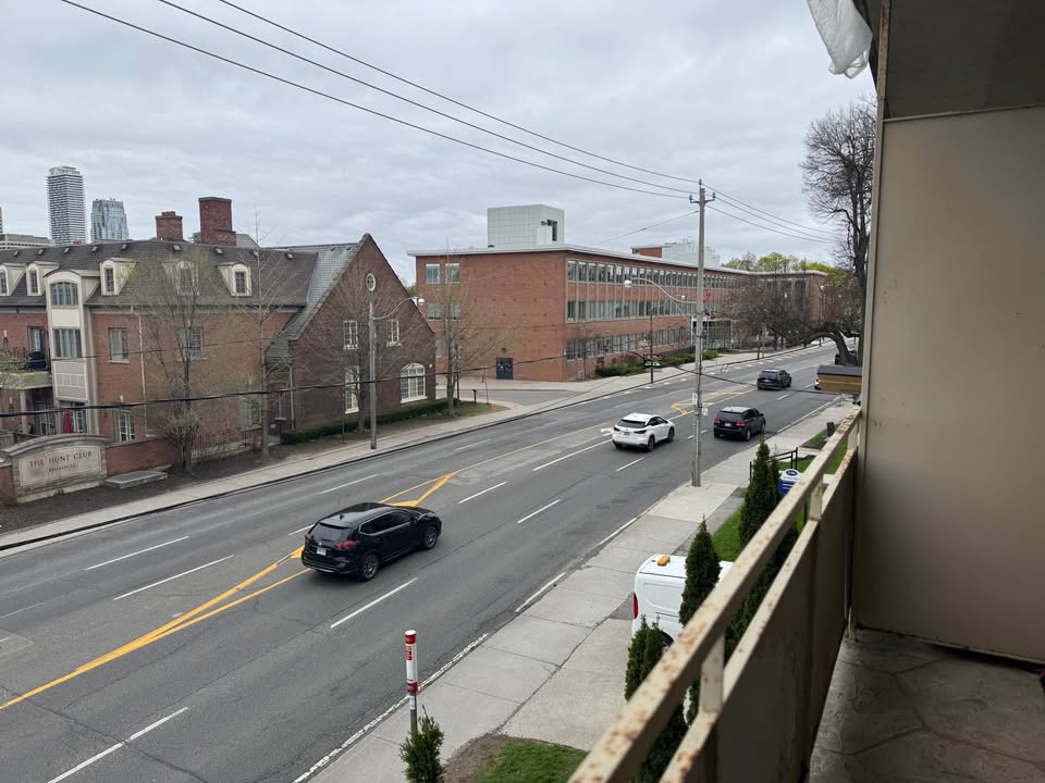 1112 Avenue Road Unit: 203