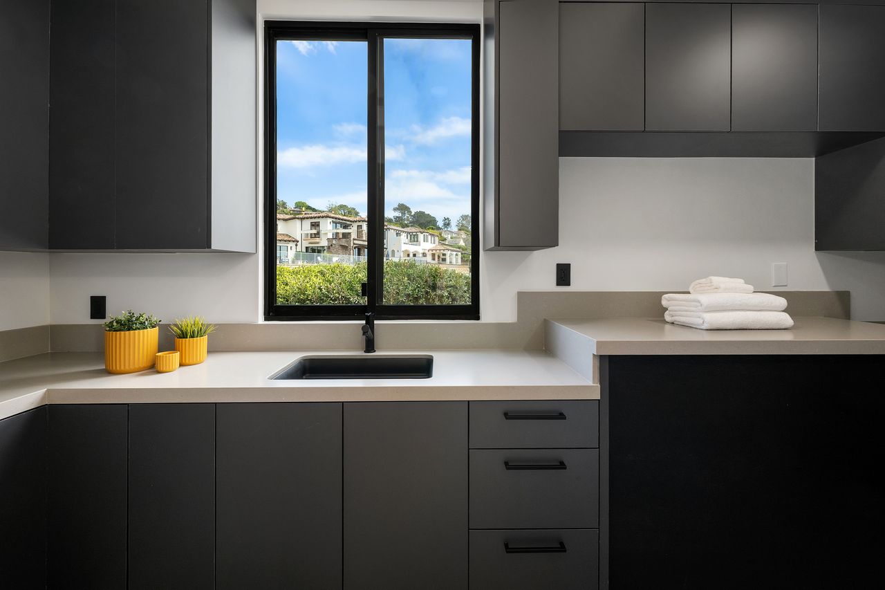 6627 Muirlands Dr, La Jolla, CA 92037