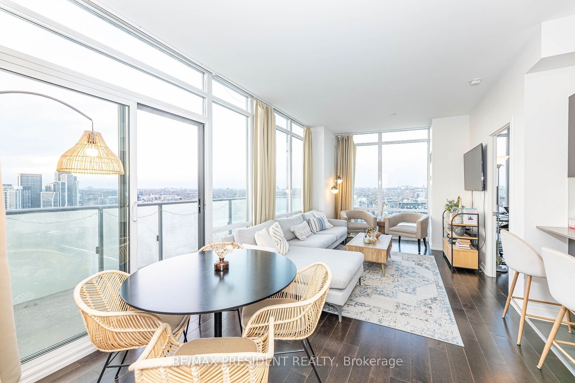 SUN-FILLED CORNER PENTHOUSE 