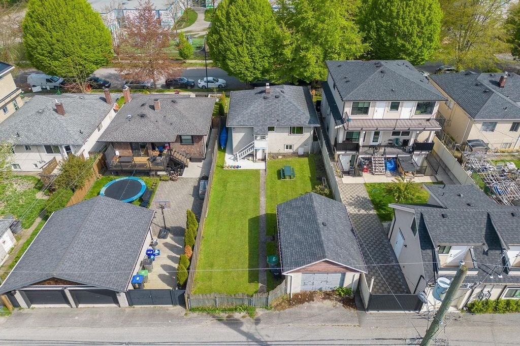 930 E 40th Ave