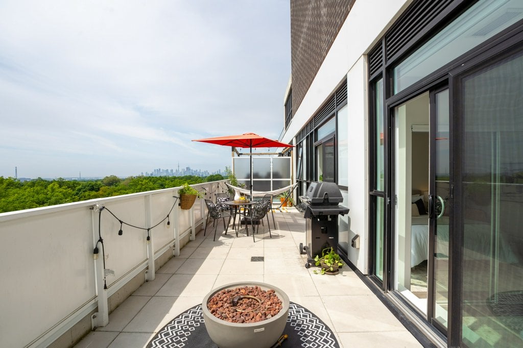 807-2301 Danforth Ave