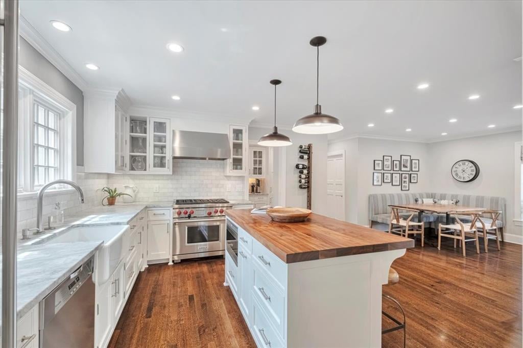 In Contract - 55 Deepwood Drive