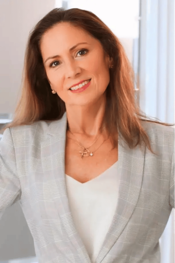 Elena Quinonez Naples FL Real Estate Agent Headshot
