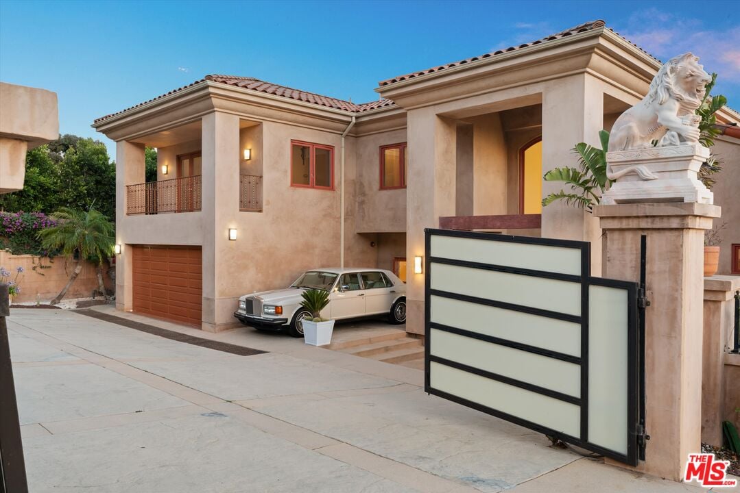 Puesta Del Sol St, 90265